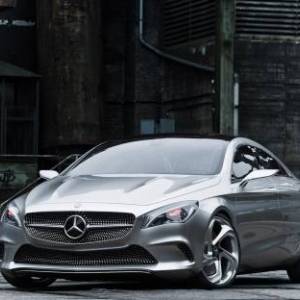 Mercedes представила седан CLA 2015 года